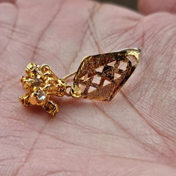 Drop Down Earrings Gold Tone Small Earrings Fashion Jewelry Unbranded - Picture 4 of 11